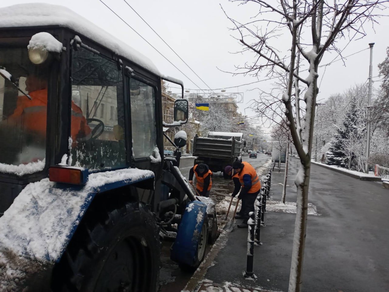 Харьков чистят от снега 23 ноября 4