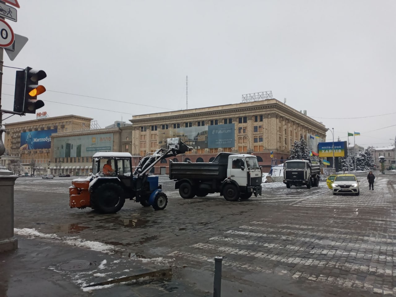 Харьков чистят от снега 23 ноября 13