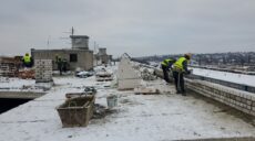 Як відновлюють розбиті ворогом будинки в Холодногірському районі (фото)