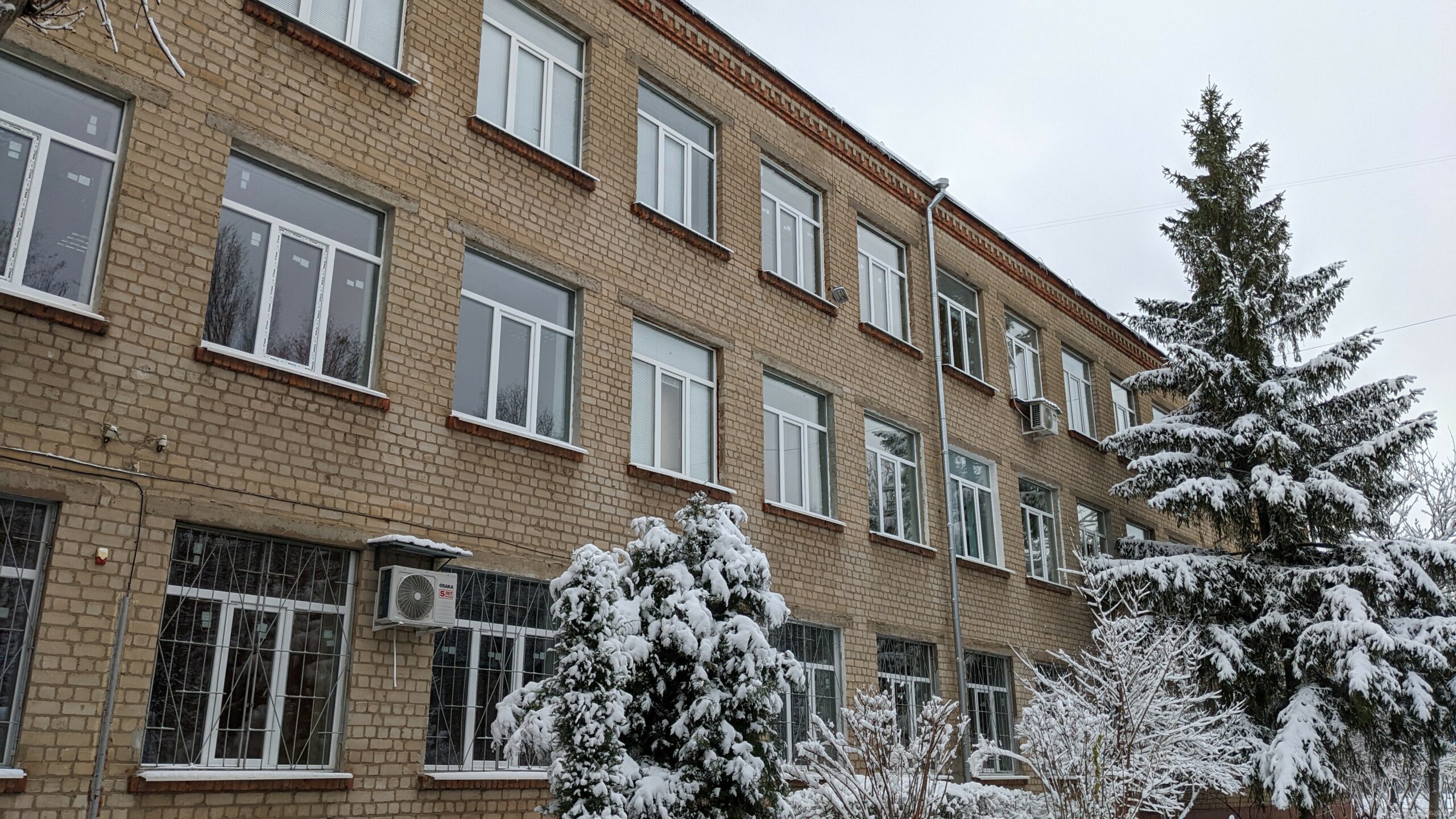 В Харькове за 8 млн грн восстановили здание лицея, пострадавшее от обстрелов
