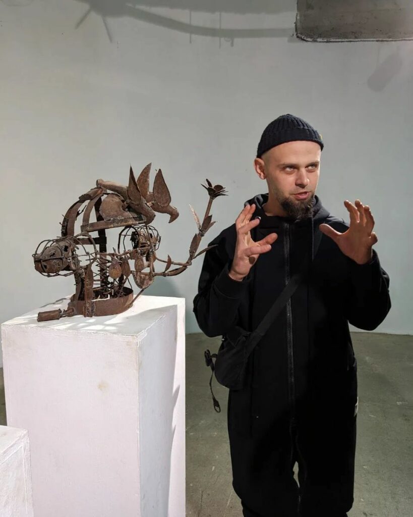 Митець з Харкова Зоркін ударами по металу лікувався від ненависті до росіян