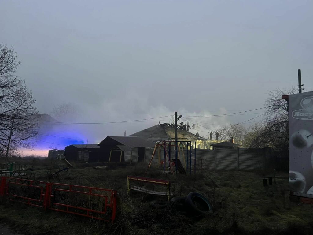 Пожежа в будинку під Харковом: загинув працівник екопарку (подробиці, фото)