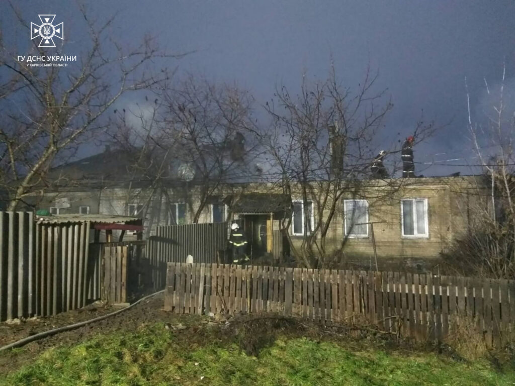 Под Харьковом — пожар в многоквартирном доме: спасатели ищут человека