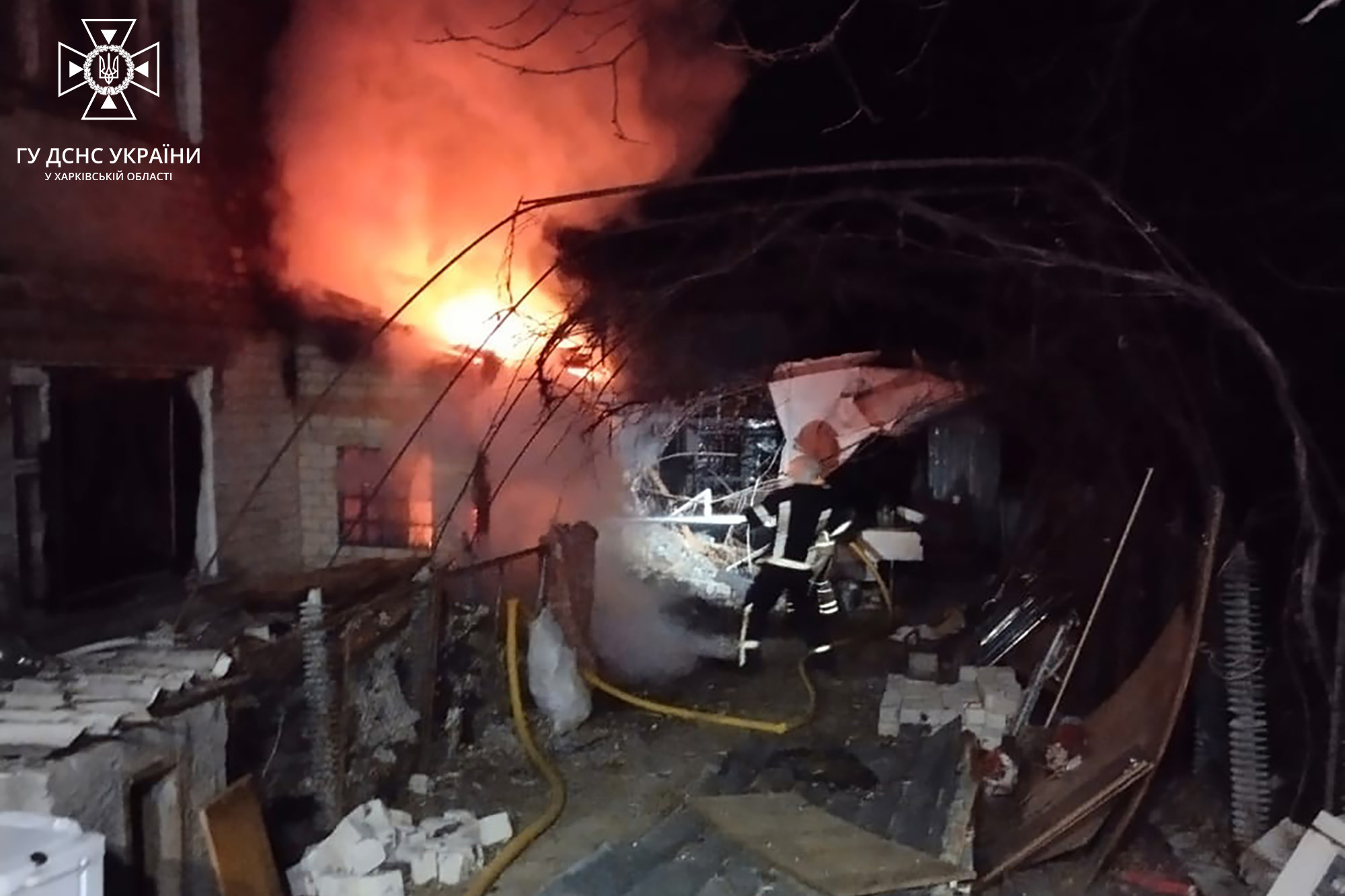 На Харківщині через необережність господаря спалахнув приватний будинок