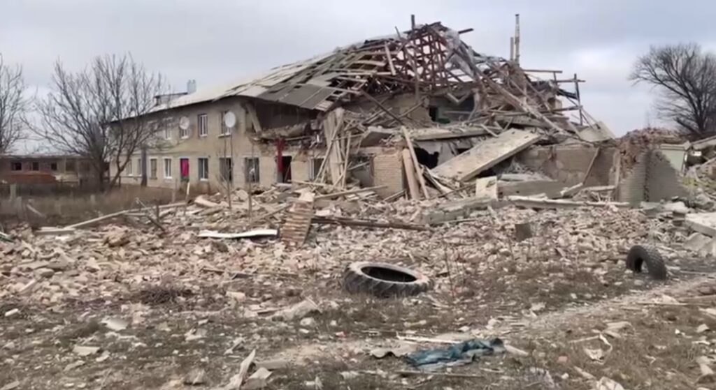 Ракета ударила в жилую двухэтажку: видео из Казачьей Лопани