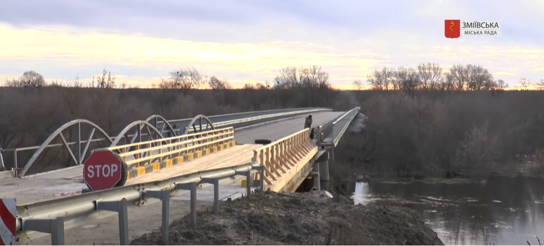 На Харьковщине восстановили еще один мост через Северский Донец (видео)