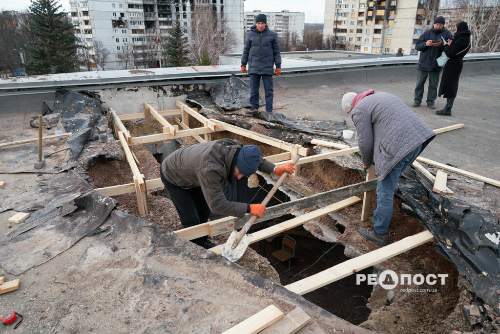 Школи та поліклініки Північної Салтівки “консервують” на зиму (фото)