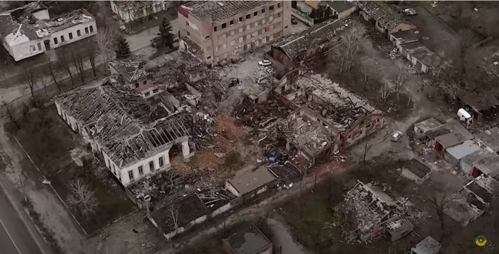 Разбитая оккупантами Изюмщина с высоты птичьего полета (видео)