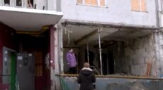 В Харькове отстраивают дом на Северной Салтовке, куда попали 20 ракет (Видео)