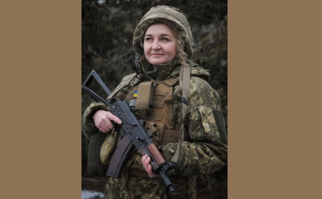 Актриса Харківського театру ляльок захищає Україну зі зброєю в руках