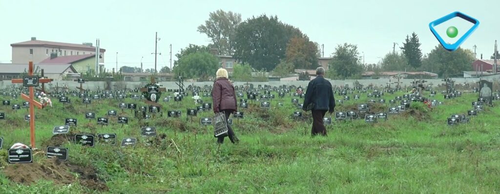 “Як свиней поховали”: у Харкові шукають могили загиблих у перші місяці війни