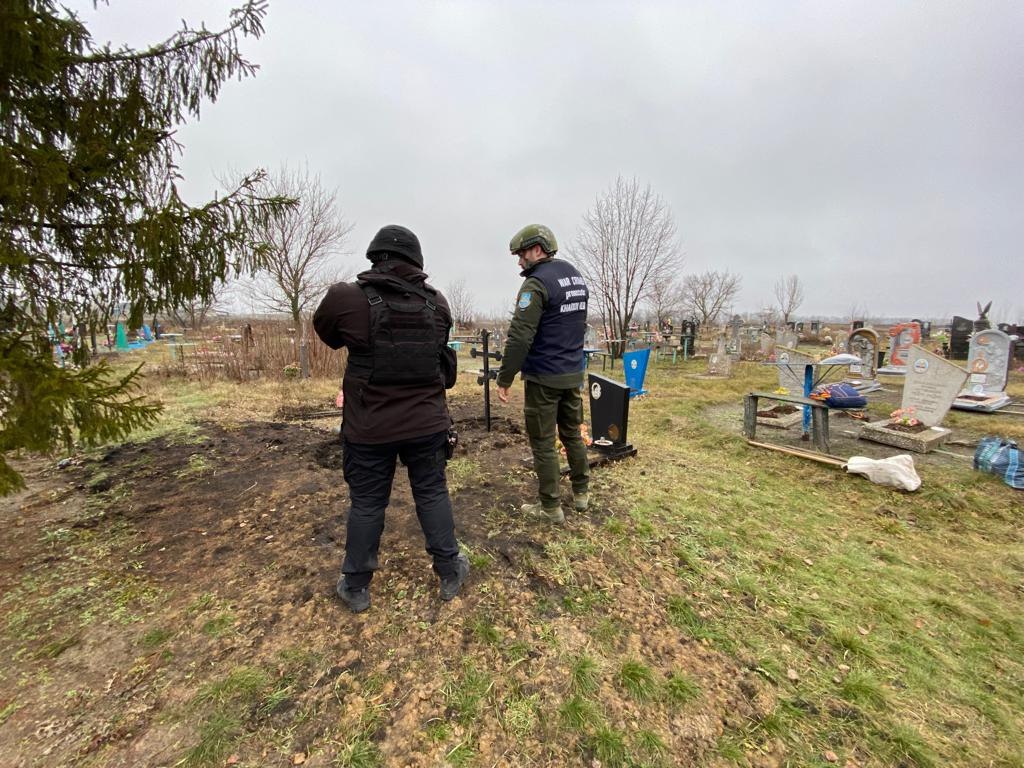 На Харківщині ексгумували тіло чоловіка, який загинув на власному подвір’ї