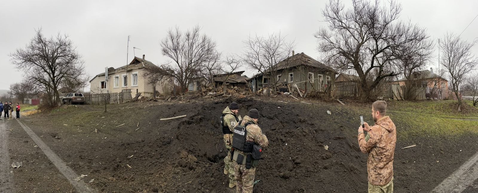 На Харьковщине из-за обстрелов повреждены жилые дома и есть раненная женщина
