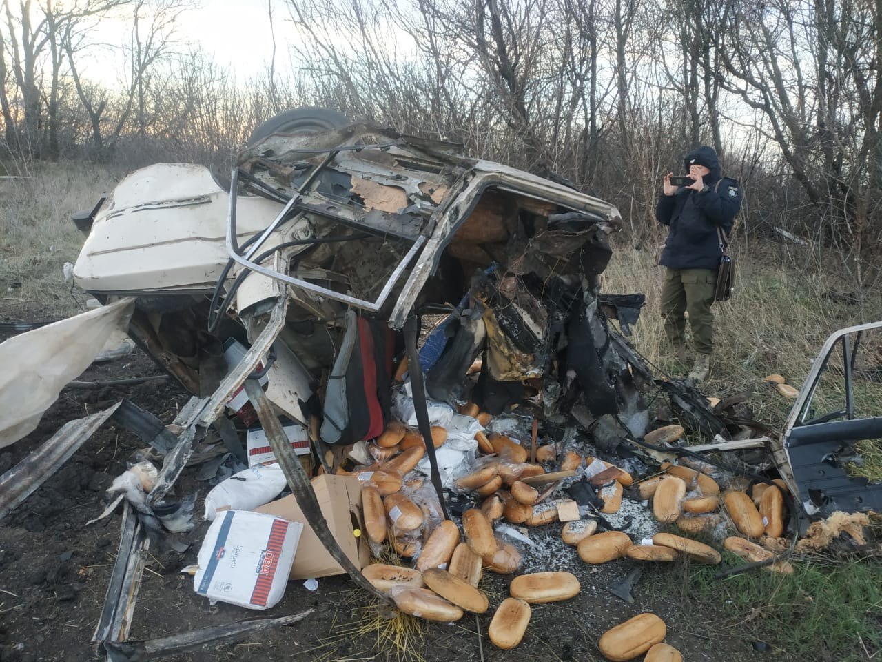 Везли хліб: двоє чоловіків підірвалися в полі на Харківщині (фото)