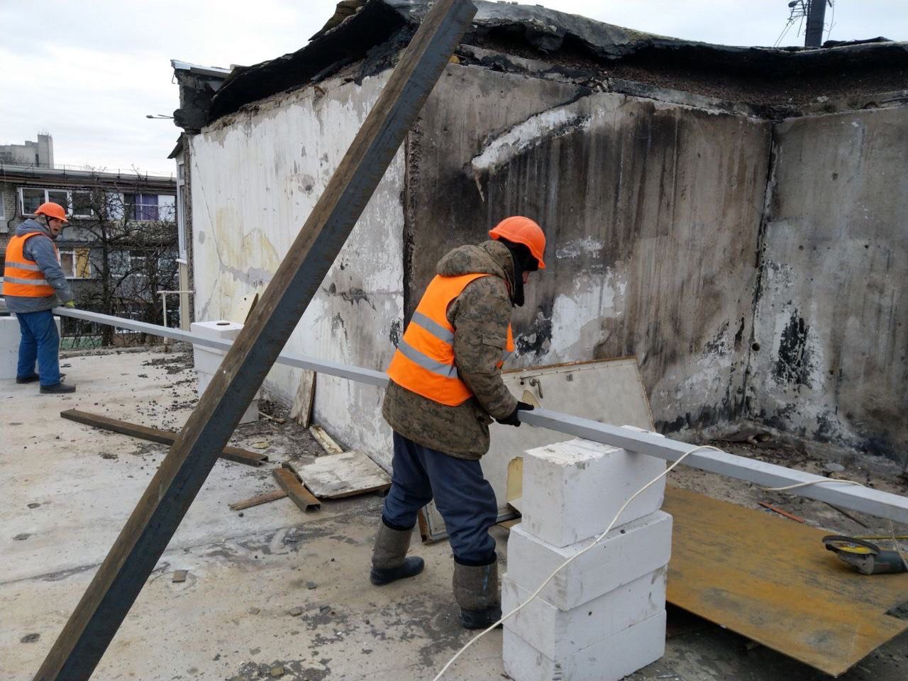 У Харкові відбудовують будинок на Танкопія після обстрілу 2