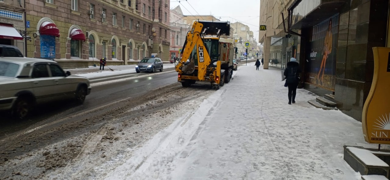 У Харкові прибирають сніг на центральних вулицях 2