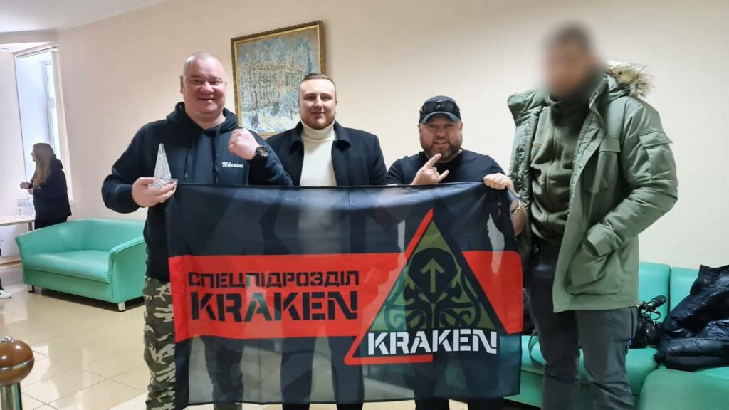 “95 квартал” жартував у Харкові для військових і отримав нагороду від Kraken