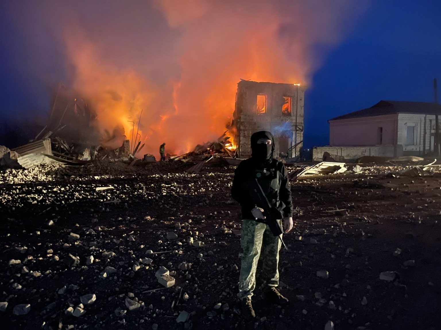 У поліції повідомили, куди вдарила російська ракета вночі на Харківщині (фото)