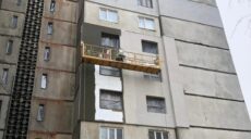 У мерії Харкова показали, як ремонтують будинки після обстрілів (фото)