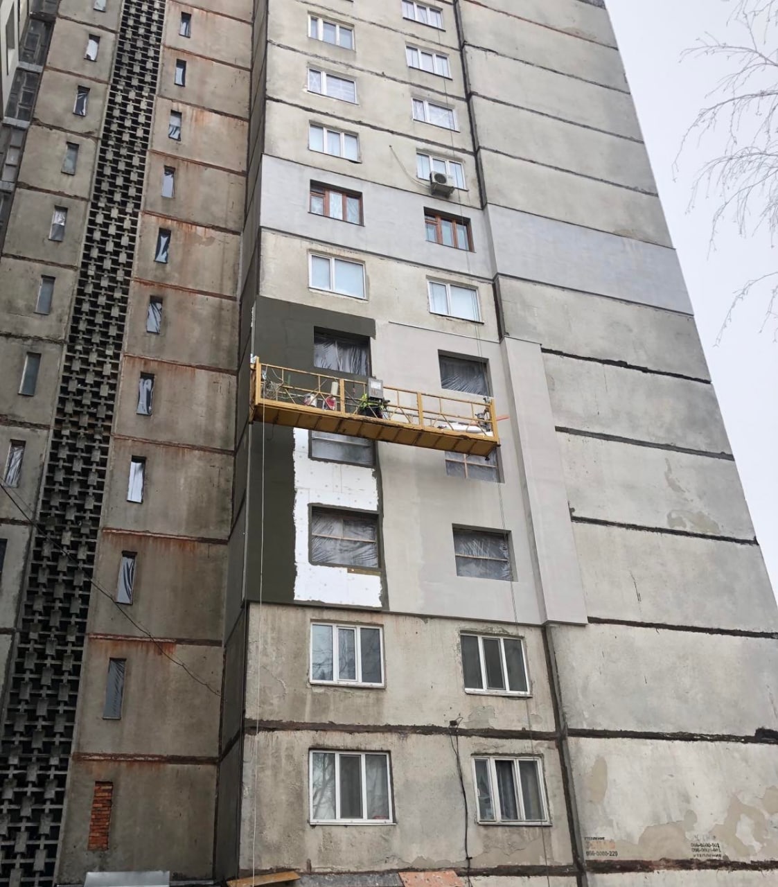 У мерії Харкова показали, як ремонтують будинки після обстрілів (фото)