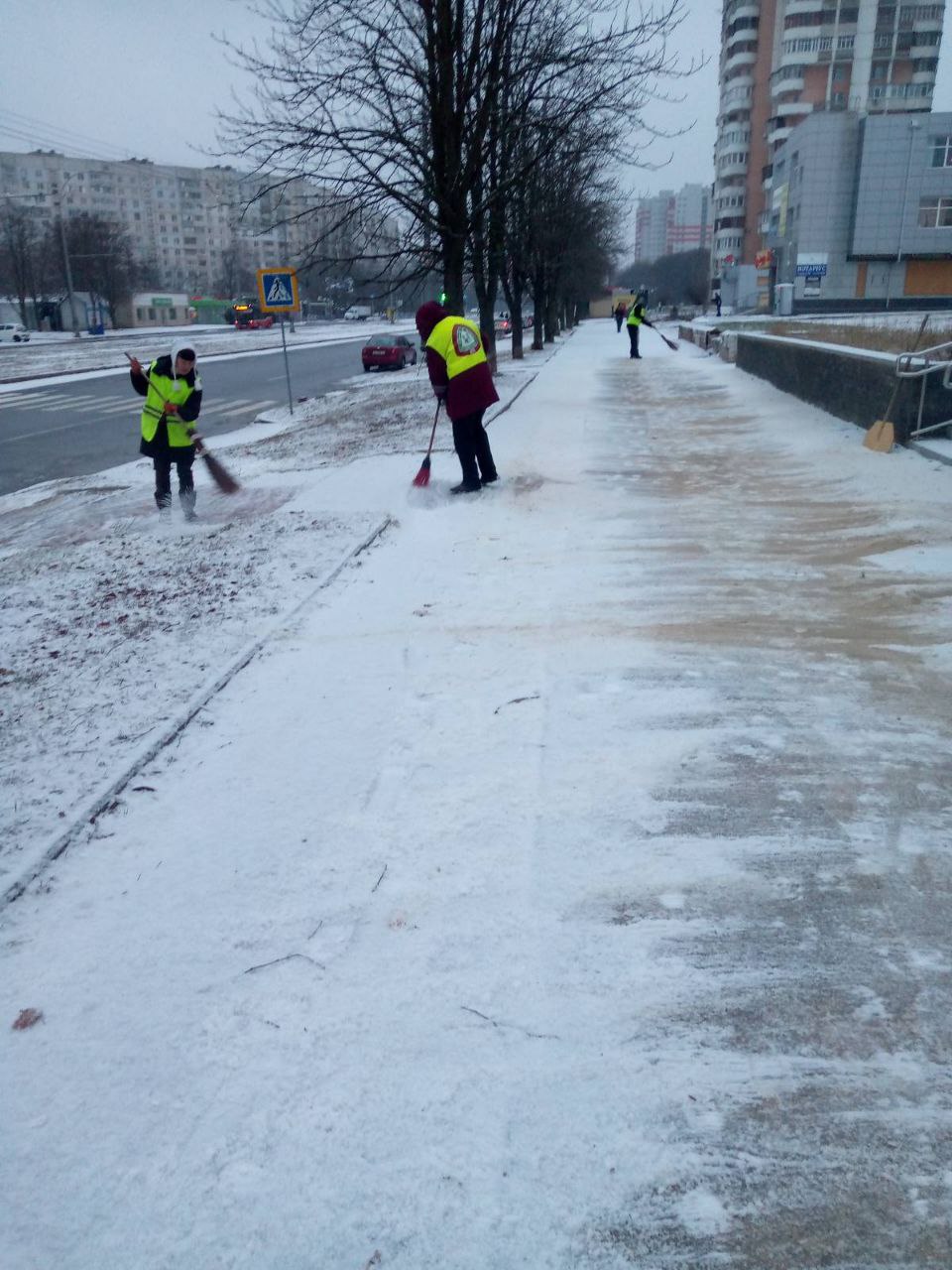Дороги, дворы и центральный парк: Харьков расчищают от снега (фото, видео)