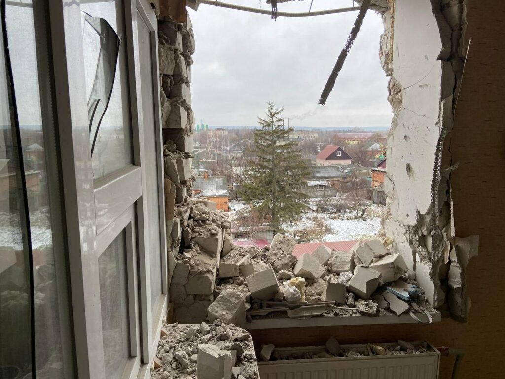 Ракетная атака и обстрелы: в полиции Харьковщины показали последствия ударов