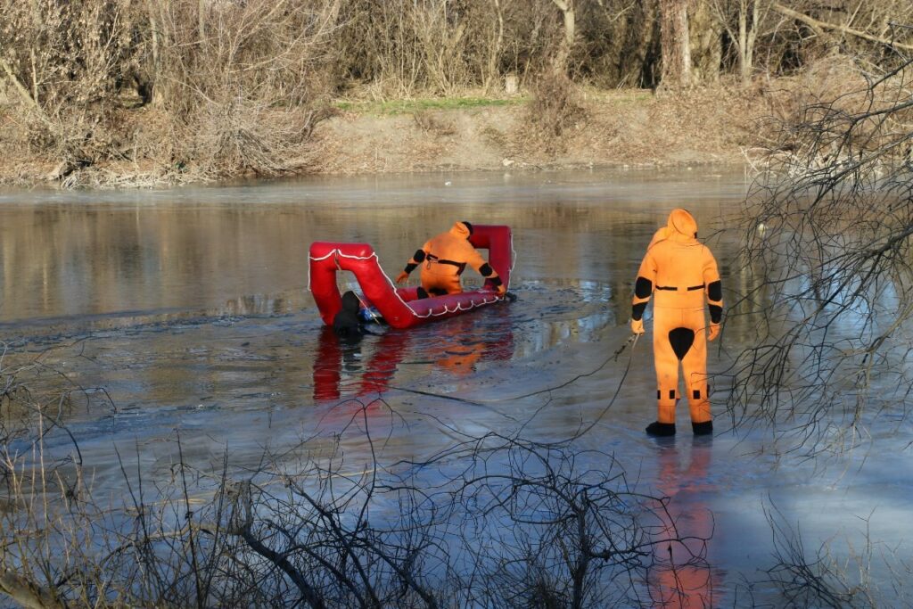 Із водолазами і собаками. На Харківщині поліція розшукує 7-річного хлопчика