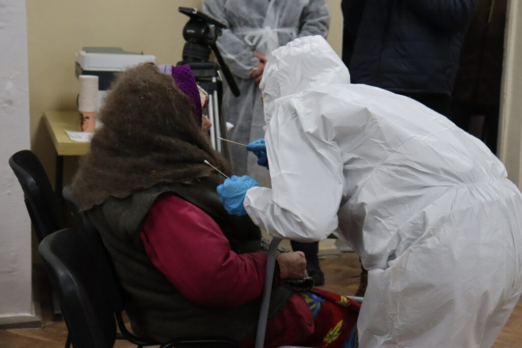 На Харківщині завдяки ДНК-лабораторії встановлюють особи загиблих в Ізюмі