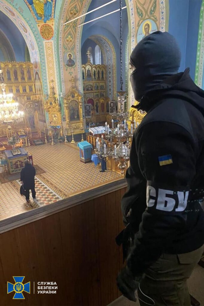 СБУ обыскивает 14 храмов и соборов УПЦ МП в Харьковской области