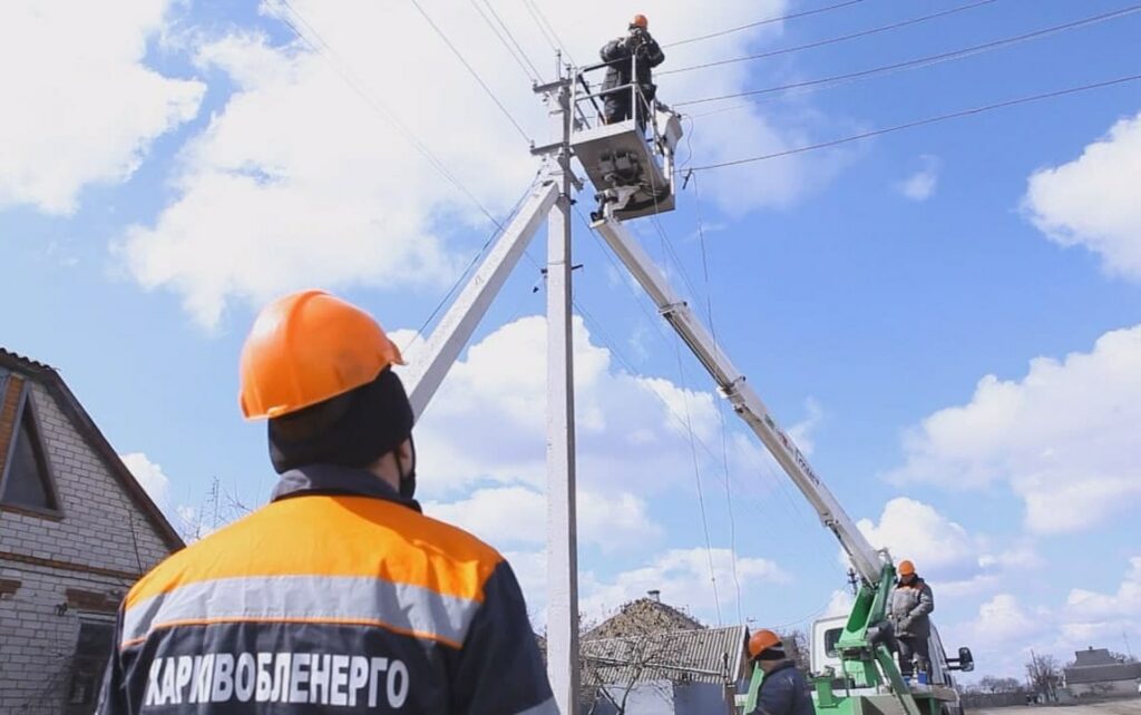 9 місяців без цивілізації. Енергетики повернули світло до двох сіл Золочівщини