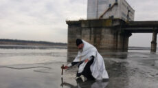 Из кранов харьковчан течет освященная вода