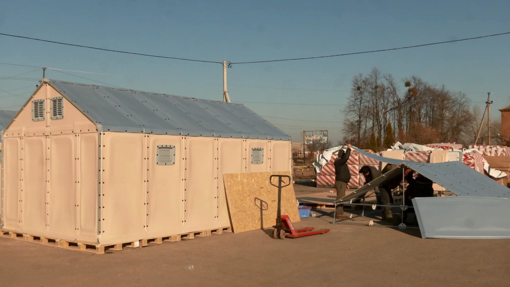 Под Харьковом устанавливают модульные дома для оставшихся без жилья