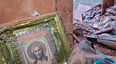 Прийшов “русский мир”: фоторепортаж зі зруйнованого ракетою будинку в Харкові