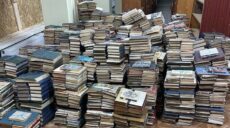 Библиотека в Изюме избавилась от советской и российской литературы (фото)