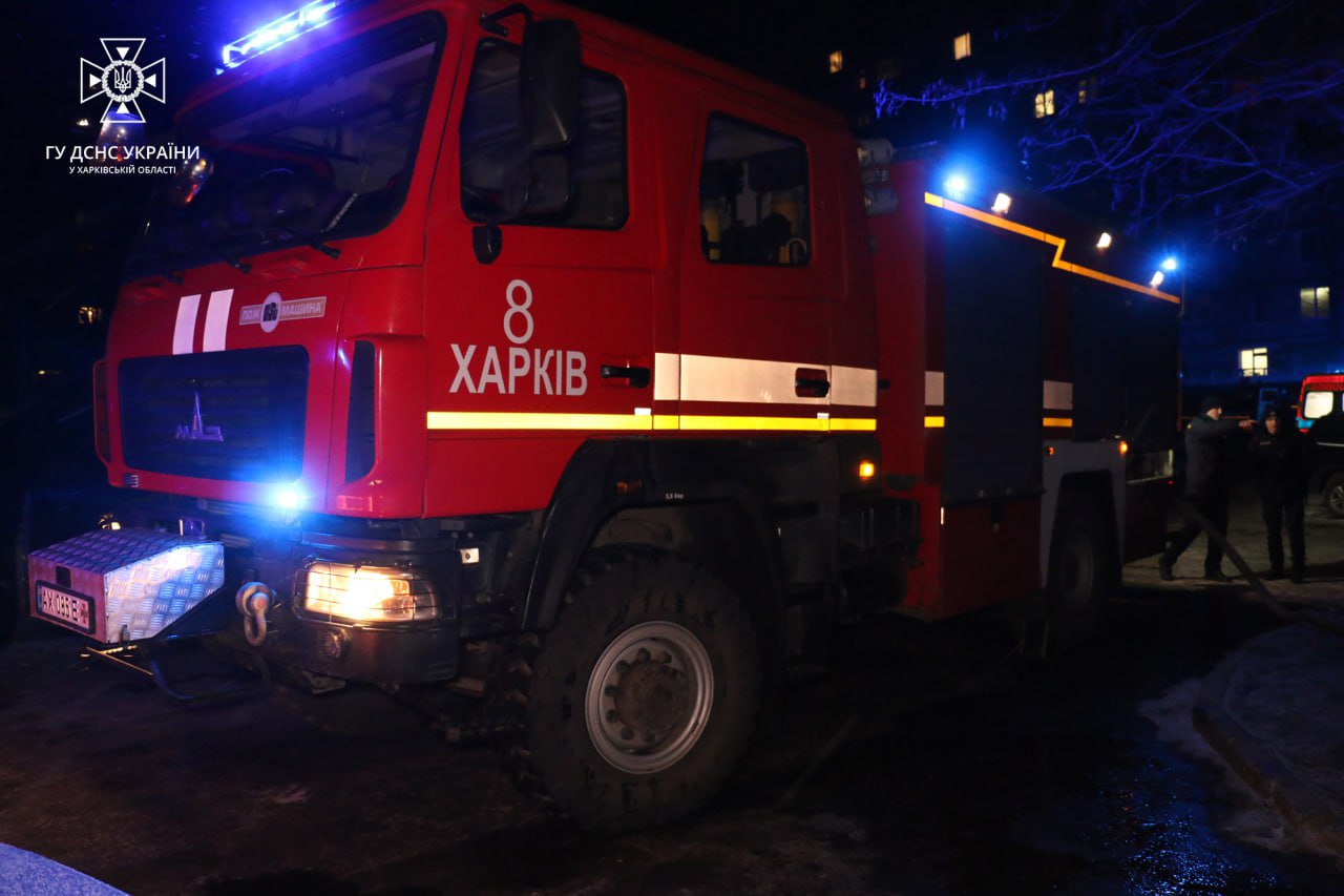 На пожаре в Харькове двое отравились угарным газом, в области есть погибший