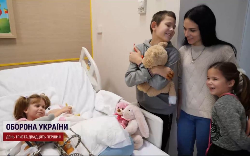 Встретила в Харькове: женщина усыновила 4 детей, отец которых погиб, спасая их