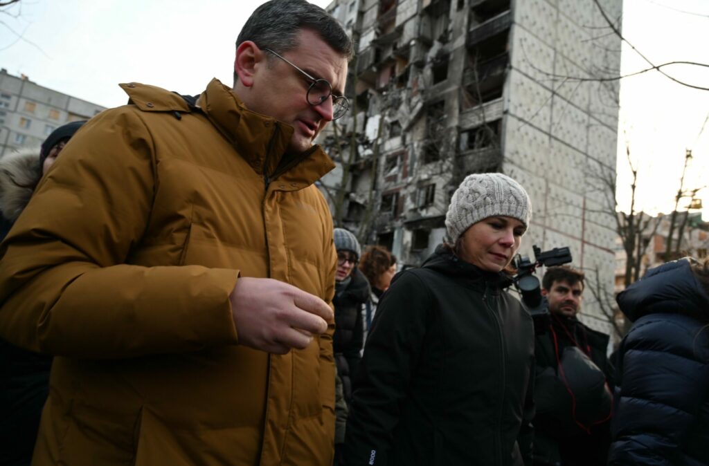 Глава МЗС Німеччини Бербок побувала на Салтівці та пообіцяла зброю (відео)