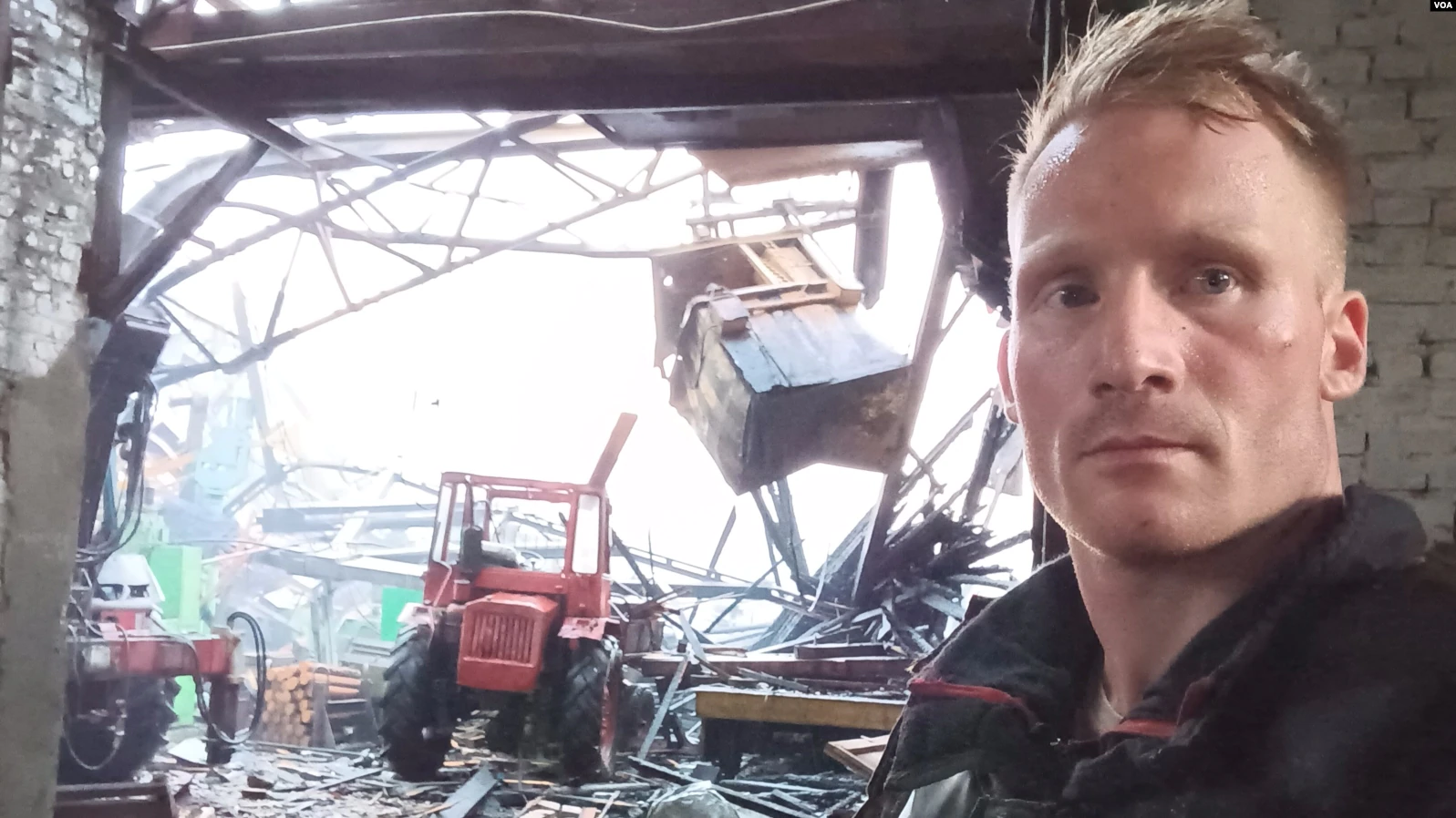Пожарный из Германии Нильc Сал помогает украинским спасателям на Харьковщине