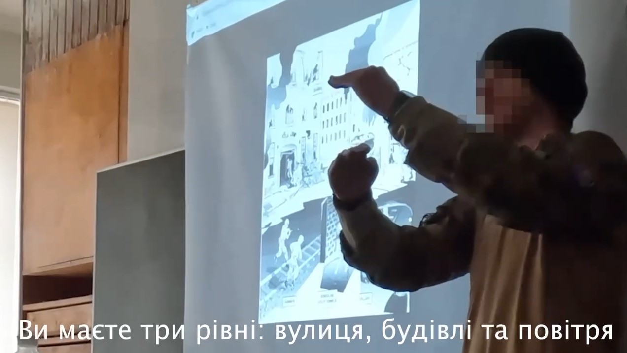 Харьковских теробороновцев учит военный инструктор из Великобритании (видео)