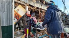 «Просто на людей кинули бомбу»: репортаж с обстрелянного рынка на Харьковщине