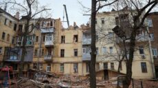У будинку в центрі Харкова, що пошкоджений через обстріл ракетою, дали тепло