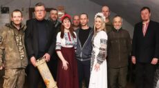 В Харькове артисты музкомедии устроили концерт для раненых нацгвардейцев