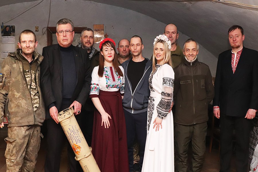 В Харькове артисты музкомедии устроили концерт для раненых нацгвардейцев