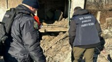 Из-за обстрела рф на Харьковщине 69-летняя женщина оказалась под завалами