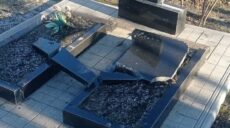 На Харківщині чоловік потрощив могили односельців на цвинтарі