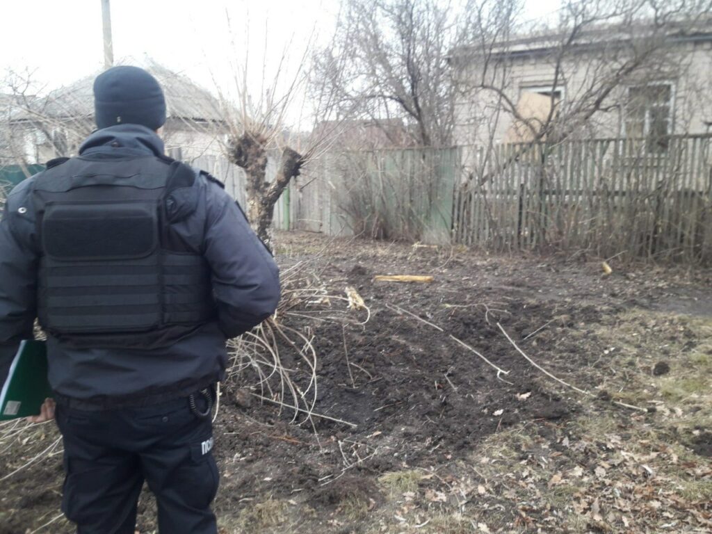 Взрывной волной повреждены дома в Волчанске — полиция об обстрелах за сутки