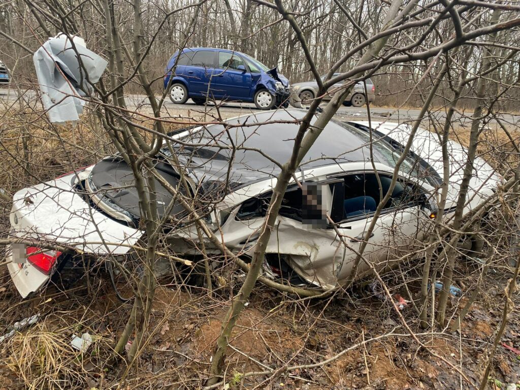 Под Харьковом случилось три ДТП, есть погибший и пострадавшие — полиция (фото)