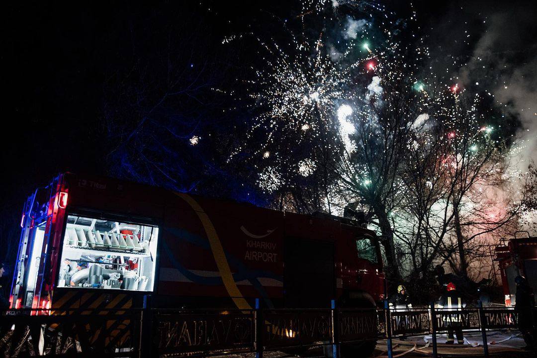 Ночной «прилет» по складу фейерверков в Харькове: опубликованы фото и видео