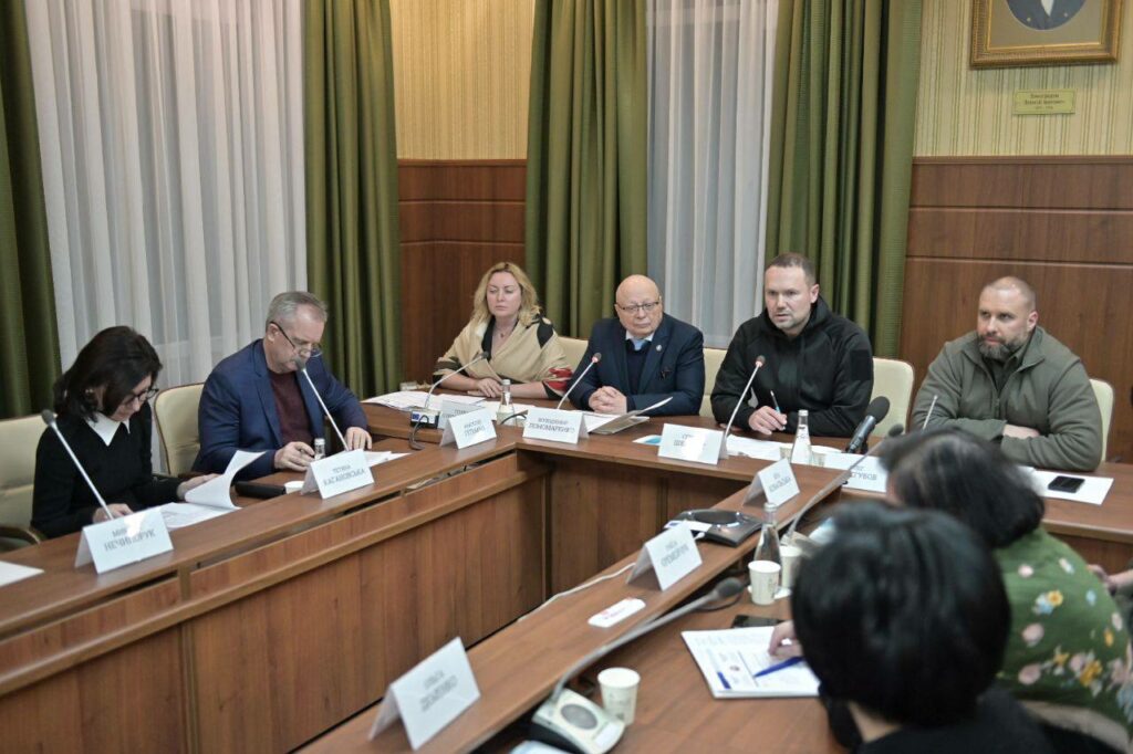 Зразкове укриття і гроші на зарплати педагогам: візит Шкарлета в Харків (фото)