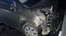 У Харкові водій Toyota врізався в бетонні блоки на дорозі та загинув (фото)